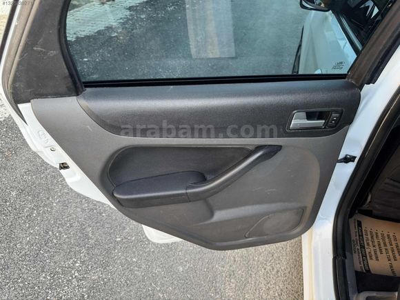 OĞUZ ' DAN DÜŞÜK KM FORD FOCUS COLLECTİON FOCUS CAM GİBİ