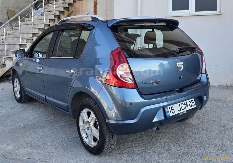 Galeriden Dacia Sandero 1.4 Laureate 2010 Model Kocaeli 49.000 km Mavi