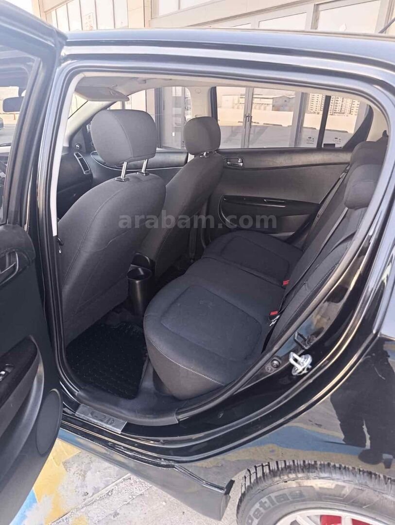 Galeriden Hyundai i20 Troy 1.4 CRDi Prime Plus 2012 Model Gaziantep 235.000 km Siyah 7