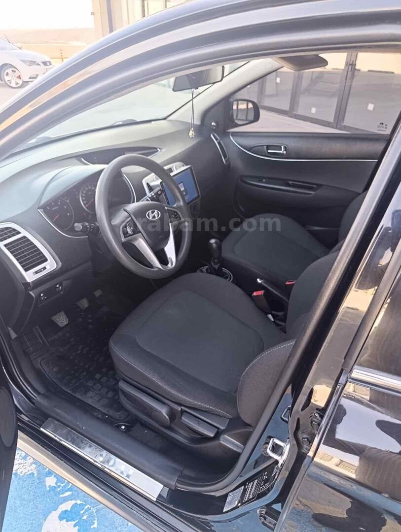 Galeriden Hyundai i20 Troy 1.4 CRDi Prime Plus 2012 Model Gaziantep 235.000 km Siyah 4