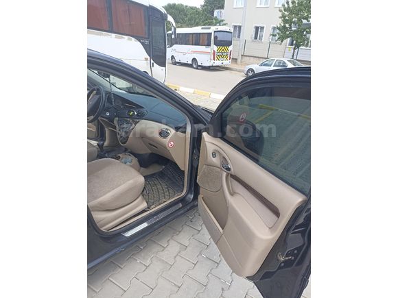 Sahibinden Ford Focus 1.6 Ghia 2001 Model  sanruflu