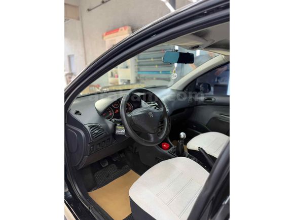 Peugeot 206+ 1.4 Comfort 2010 Model 