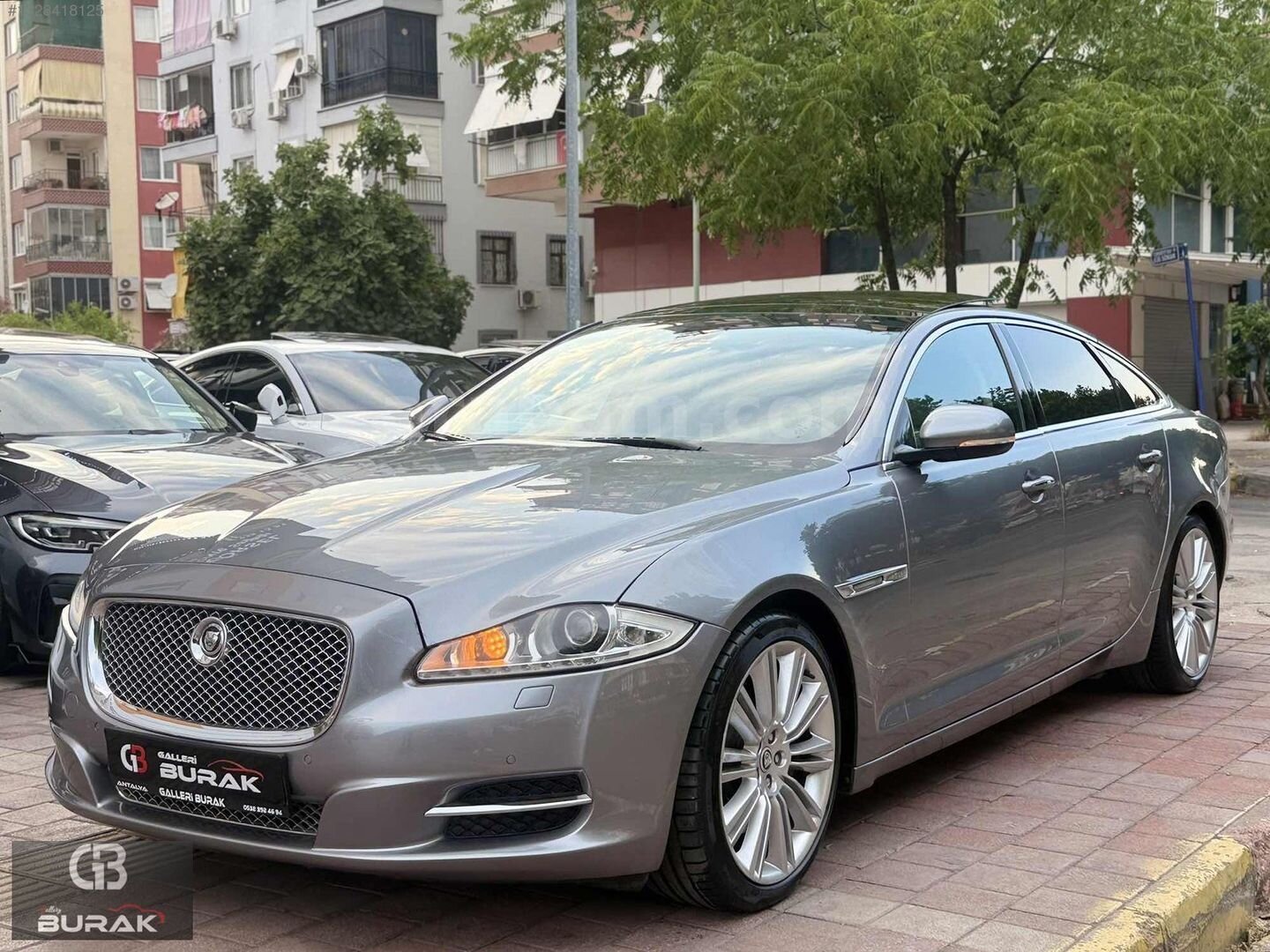 Galeriden Jaguar XJ 3.0 D Portfolio 2011 Model Antalya 127.000 km Füme 2