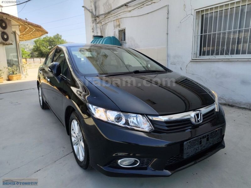 Galeriden Honda Civic 1.6i VTEC Eco Premium 2012 Model İzmir 176.120 km Siyah