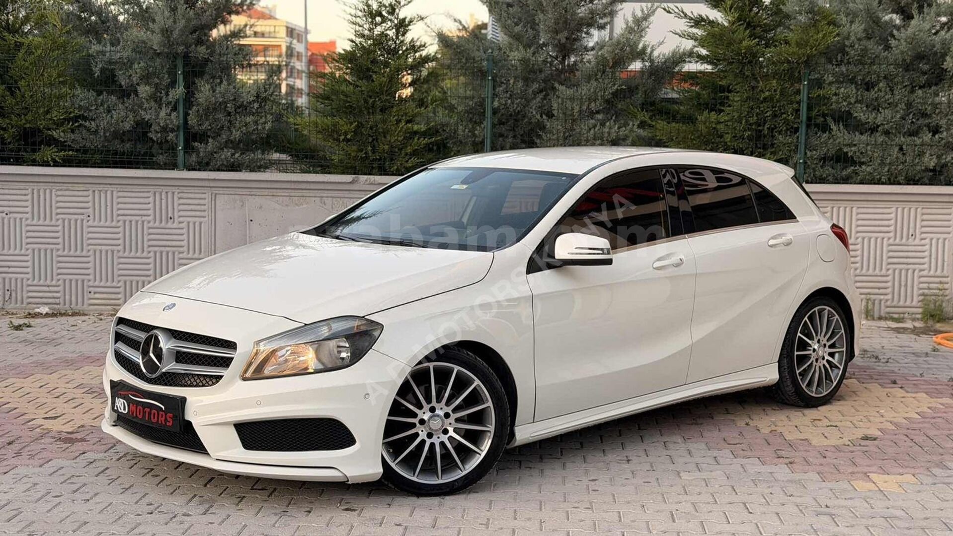 Galeriden Mercedes - Benz A 180 AMG Sport 2013 Model Konya 106.000 km Beyaz 4