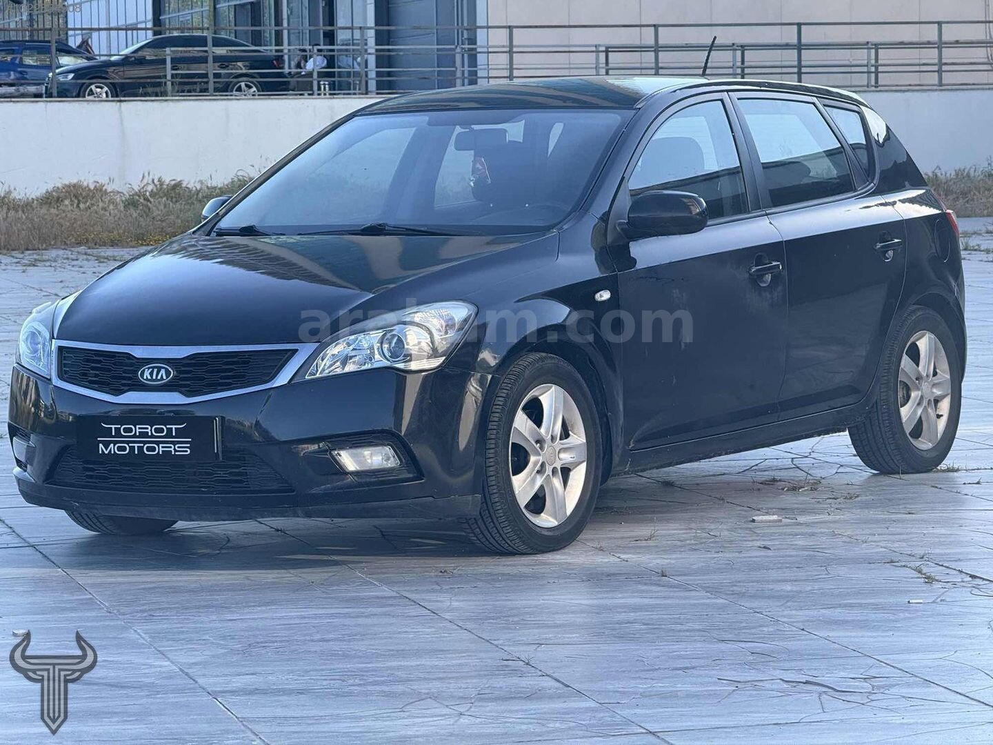 Galeriden Kia Ceed 1.6 CRDi Concept 2011 Model Ankara 340.000 km Siyah 3