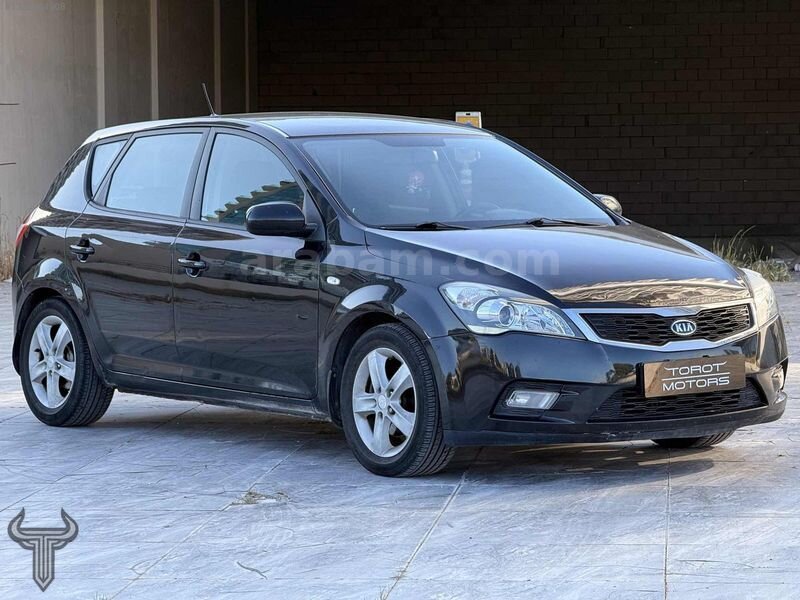 Galeriden Kia Ceed 1.6 CRDi Concept 2011 Model Ankara 340.000 km Siyah