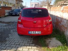 Sahibinden Hyundai i20 1.4 CRDi Team 2011 Model  273.000 km Kırmızı