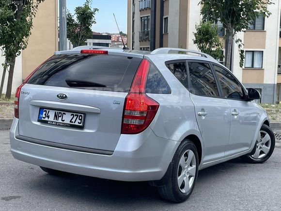 2009 KUSURSUZ TEMİZLİKTE 1.6 CRDİ KİA CEED SW