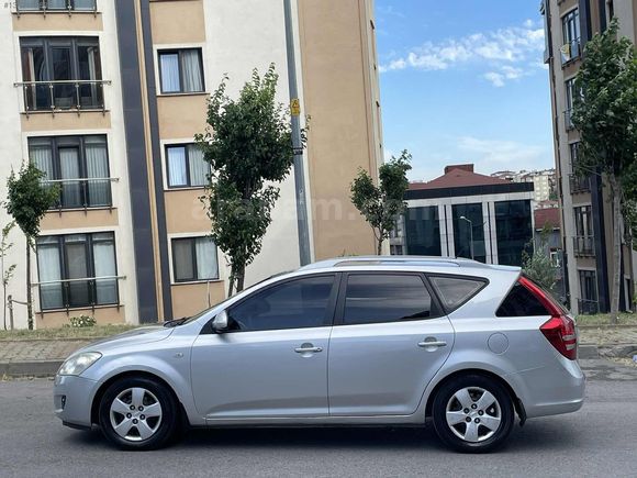 2009 KUSURSUZ TEMİZLİKTE 1.6 CRDİ KİA CEED SW