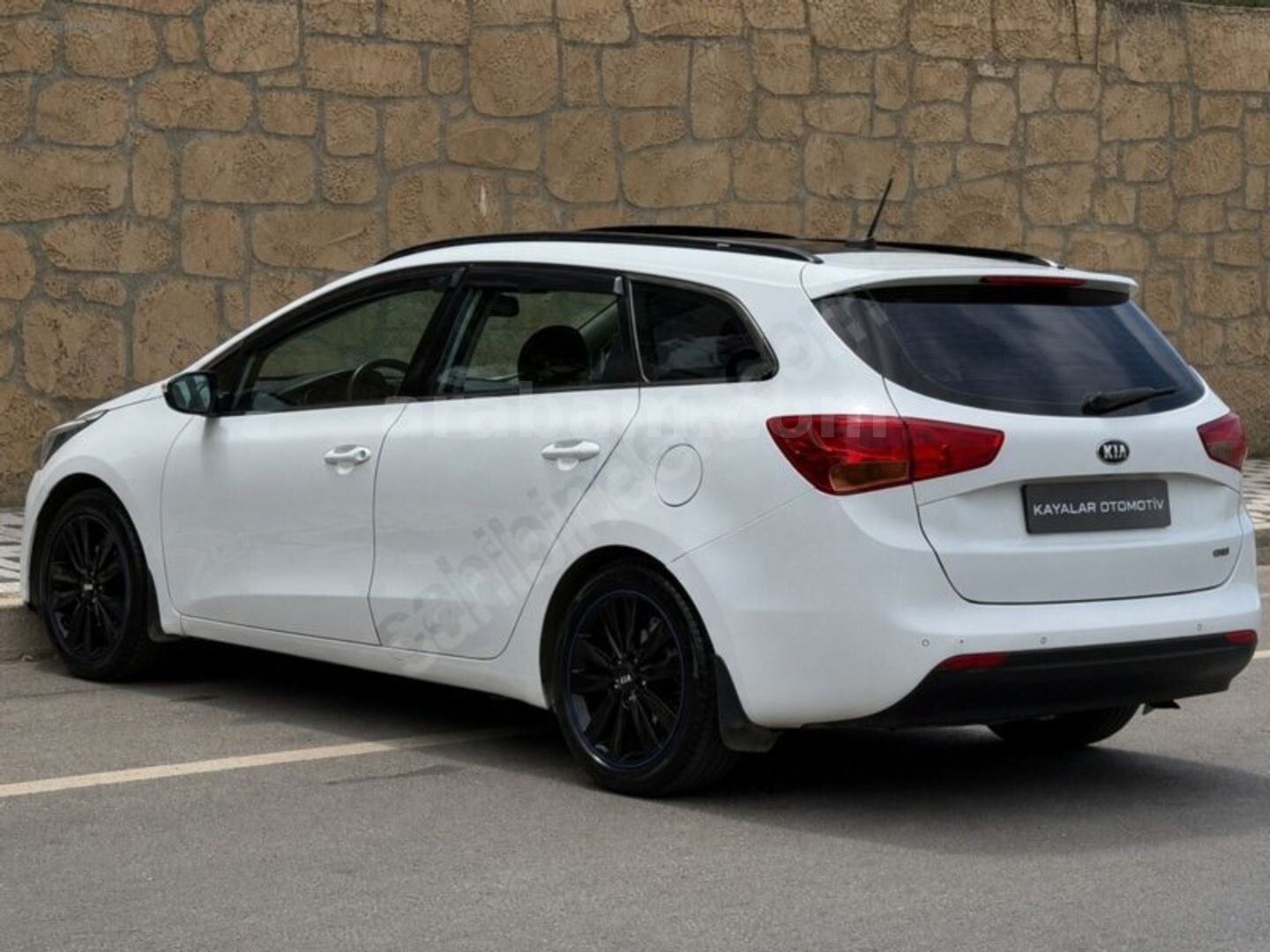 Galeriden Kia Ceed 1.6 CRDi Concept Plus SW 2012 Model Kocaeli 238.000 km Beyaz 4