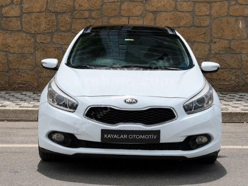 Galeriden Kia Ceed 1.6 CRDi Concept Plus SW 2012 Model Kocaeli 238.000 km Beyaz
