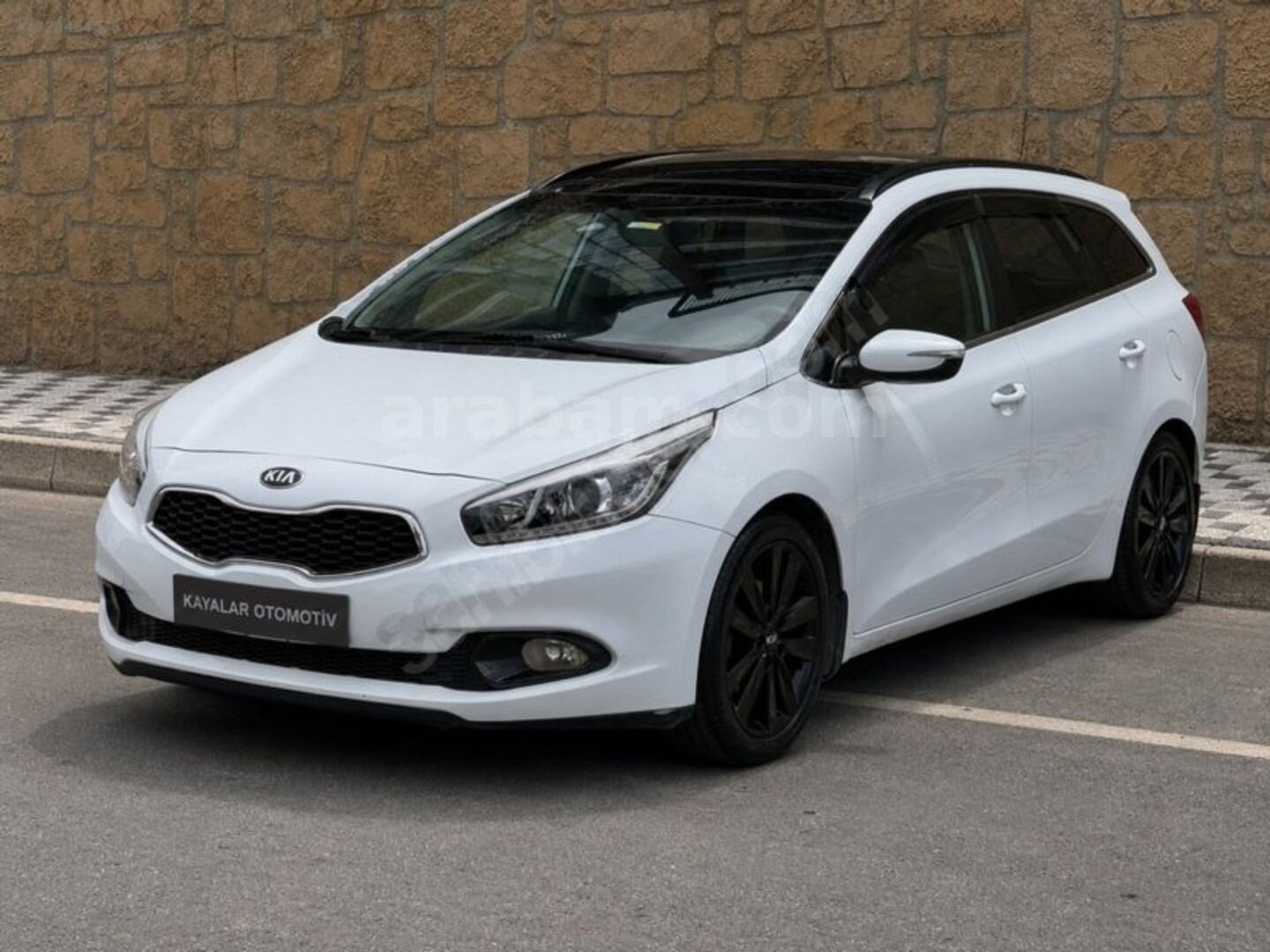 Galeriden Kia Ceed 1.6 CRDi Concept Plus SW 2012 Model Kocaeli 238.000 km Beyaz 2
