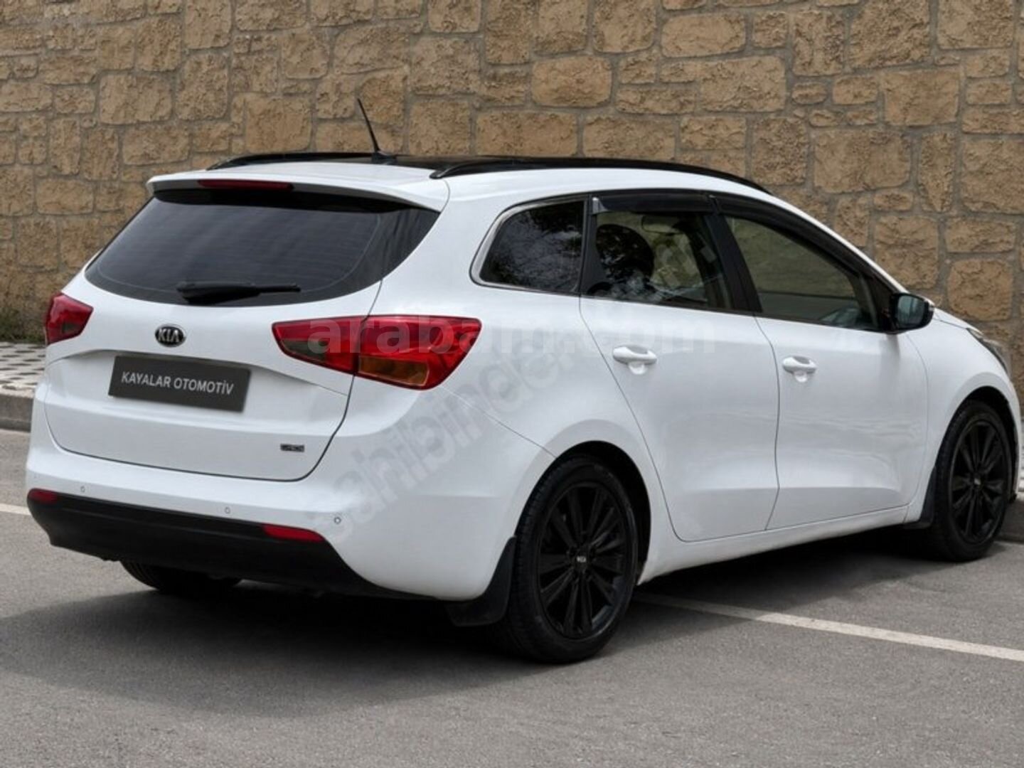 Galeriden Kia Ceed 1.6 CRDi Concept Plus SW 2012 Model Kocaeli 238.000 km Beyaz 5