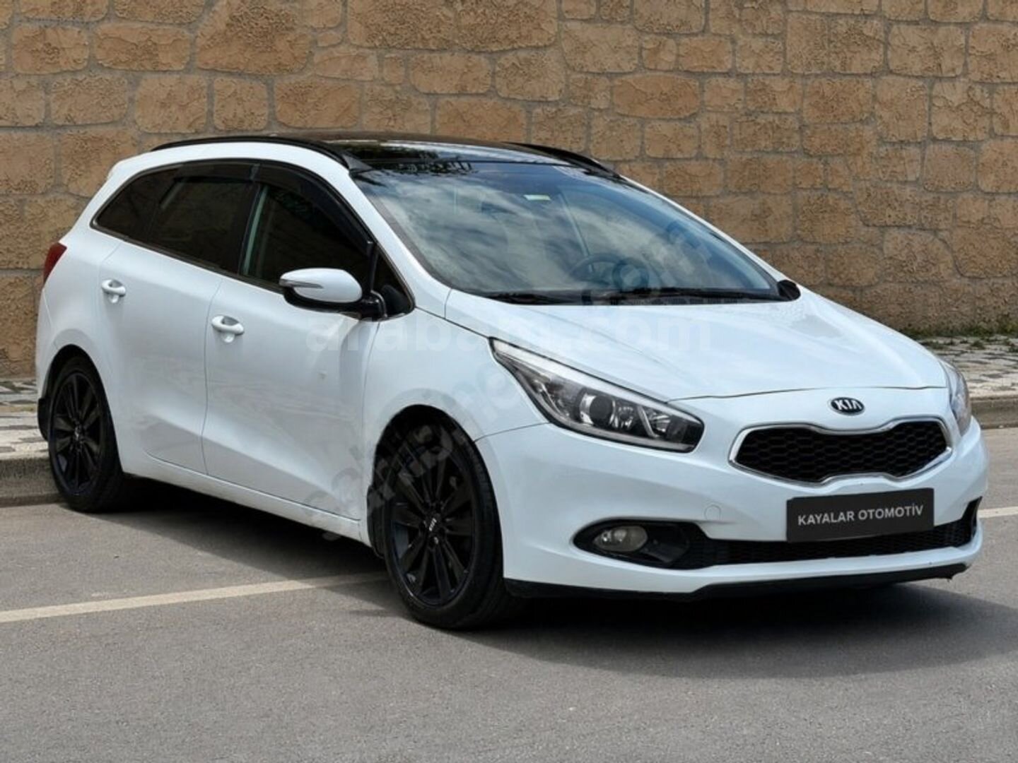 Galeriden Kia Ceed 1.6 CRDi Concept Plus SW 2012 Model Kocaeli 238.000 km Beyaz 3