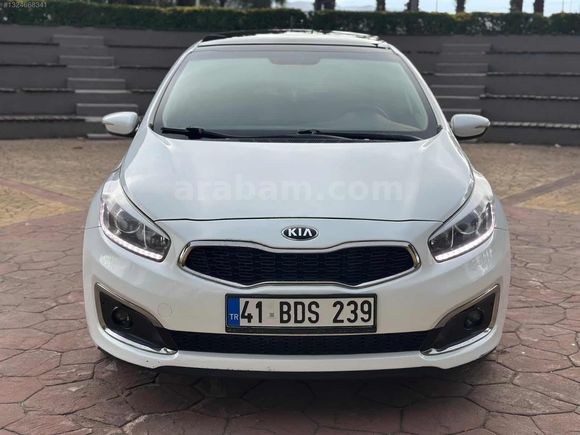 DEĞİŞENSİZ DİZEL OTOMATİK KİA CEED CAM TAVANLI