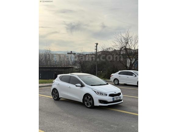 DEĞİŞENSİZ DİZEL OTOMATİK KİA CEED CAM TAVANLI