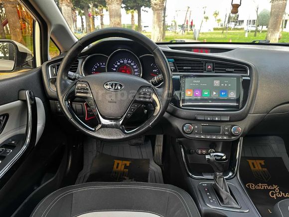DEĞİŞENSİZ DİZEL OTOMATİK KİA CEED CAM TAVANLI