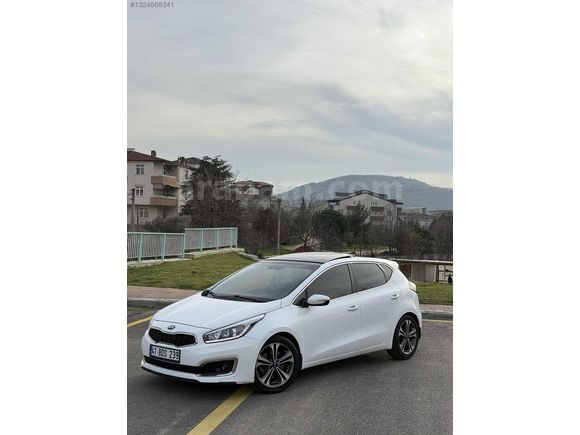DEĞİŞENSİZ DİZEL OTOMATİK KİA CEED CAM TAVANLI