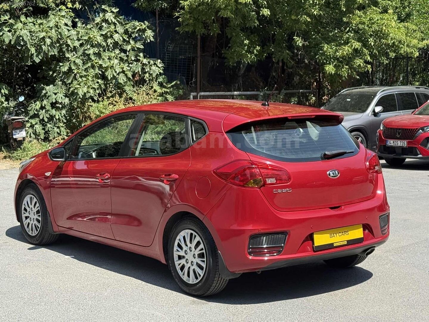 Galeriden Kia Ceed 1.4 Live 2017 Model İstanbul 68.000 km Kırmızı 7