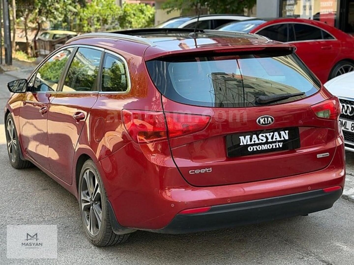 Galeriden Kia Ceed 1.6 CRDi Concept Plus SW 2015 Model İstanbul 225.000 km Bordo 4
