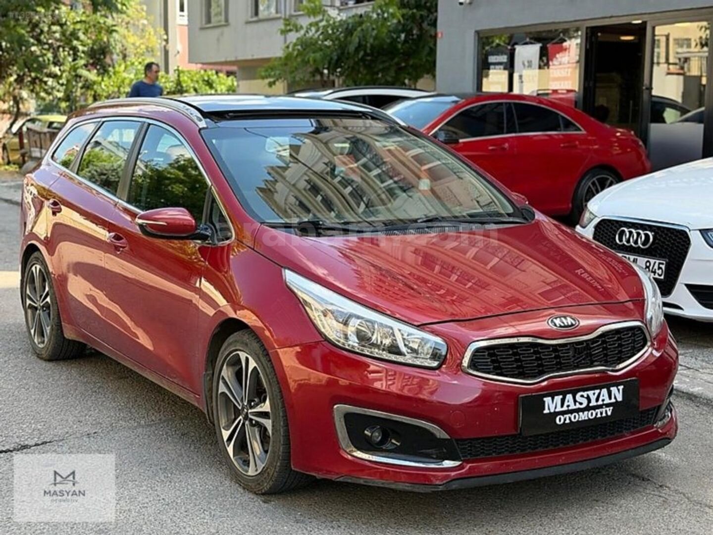 Galeriden Kia Ceed 1.6 CRDi Concept Plus SW 2015 Model İstanbul 225.000 km Bordo 1