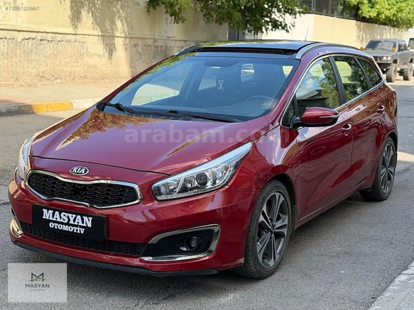 Galeriden Kia Ceed 1.6 CRDi Concept Plus SW 2015 Model İstanbul 225.000 km Bordo 3