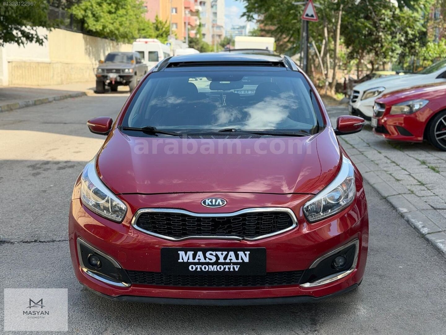 Galeriden Kia Ceed 1.6 CRDi Concept Plus SW 2015 Model İstanbul 225.000 km Bordo 2