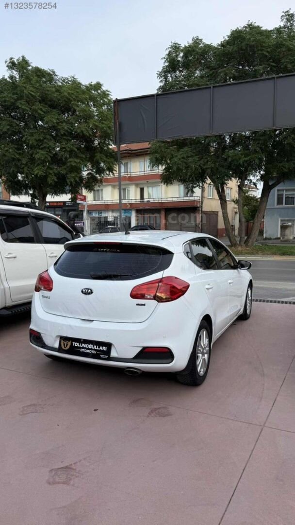 Galeriden Kia Ceed 1.6 CRDi Concept 2013 Model Sakarya 149.000 km Beyaz 5
