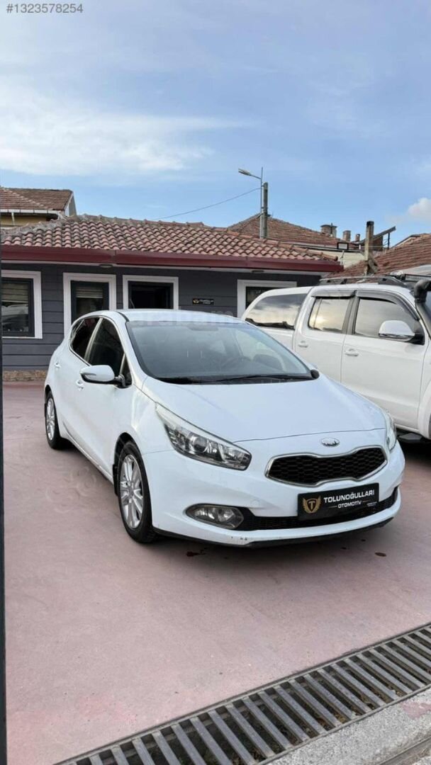 Galeriden Kia Ceed 1.6 CRDi Concept 2013 Model Sakarya 149.000 km Beyaz 1