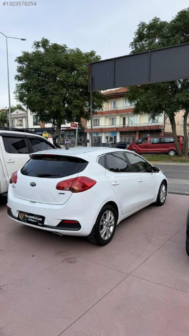 Galeriden Kia Ceed 1.6 CRDi Concept 2013 Model Sakarya 149.000 km Beyaz 6