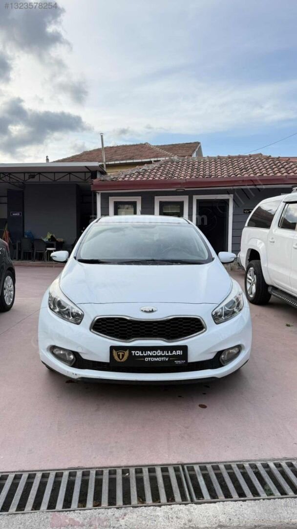 Galeriden Kia Ceed 1.6 CRDi Concept 2013 Model Sakarya 149.000 km Beyaz 2
