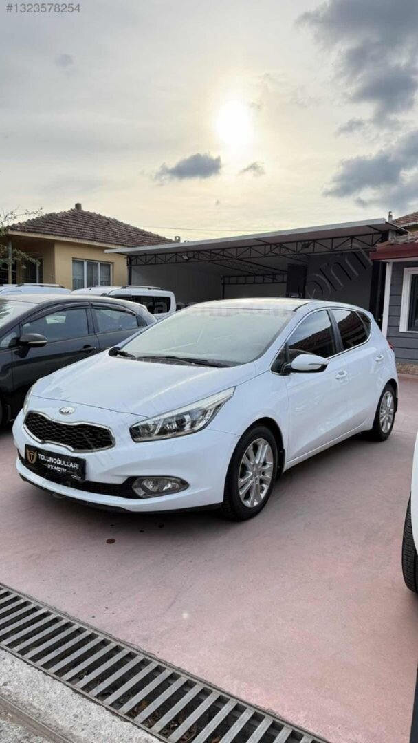 Galeriden Kia Ceed 1.6 CRDi Concept 2013 Model Sakarya 149.000 km Beyaz 3