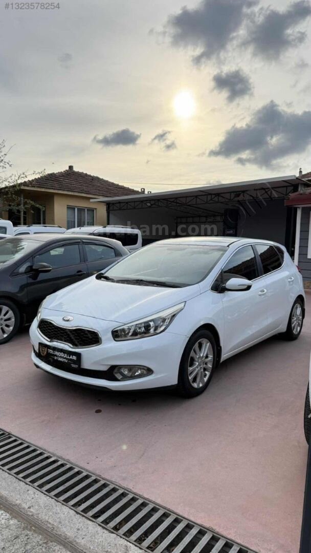Galeriden Kia Ceed 1.6 CRDi Concept 2013 Model Sakarya 149.000 km Beyaz 4