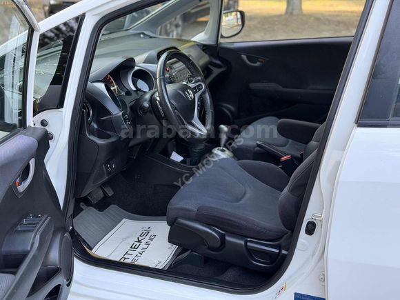 2011 MODEL 1.4 HONDA JAZZ CAM TAVANLI OTOMATİK FUN