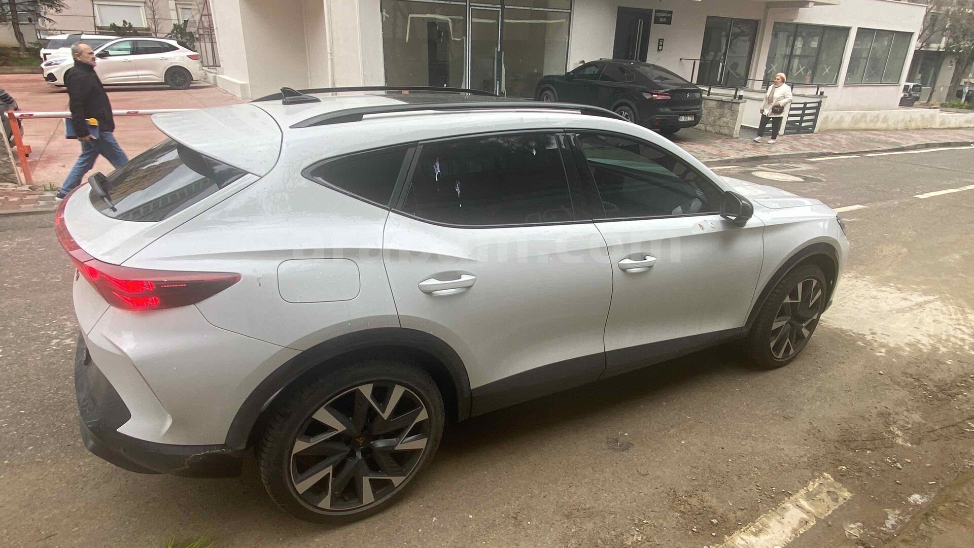 Sahibinden sıfır gibi PPF li 1.5 Phev 204 beygir Supreme 5