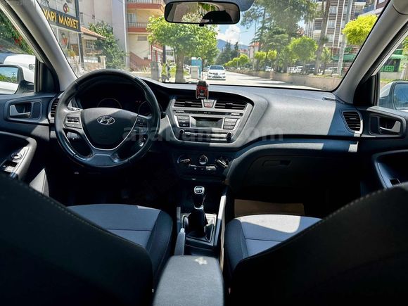 İLK ELDEN+DÜŞÜK KM+MÜKEMMEL KONDİSYONDA HYUNDAİ İ20 STYLE
