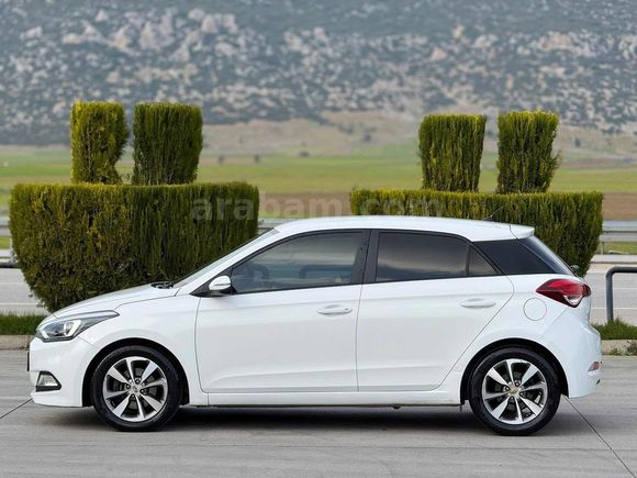 İLK ELDEN+DÜŞÜK KM+MÜKEMMEL KONDİSYONDA HYUNDAİ İ20 STYLE