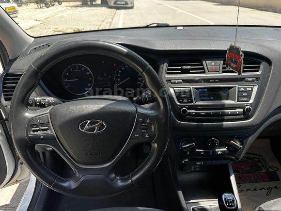 İLK ELDEN+DÜŞÜK KM+MÜKEMMEL KONDİSYONDA HYUNDAİ İ20 STYLE