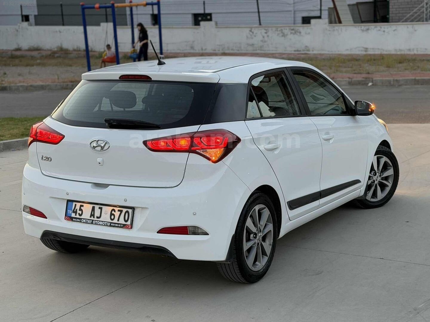 Galeriden Hyundai i20 1.2 MPI Elite 2016 Model Manisa 165.124 km Beyaz 4