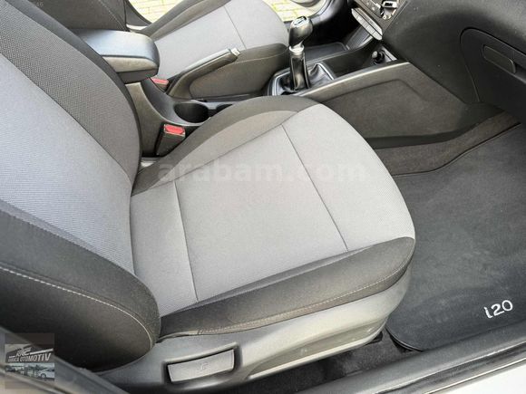 2015 MODEL HYUNDAİ İ20 ELİT EN FULUDUR KM 105 BİNDE MASRAFSIZDIR
