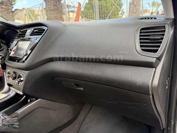 2015 MODEL HYUNDAİ İ20 ELİT EN FULUDUR KM 105 BİNDE MASRAFSIZDIR