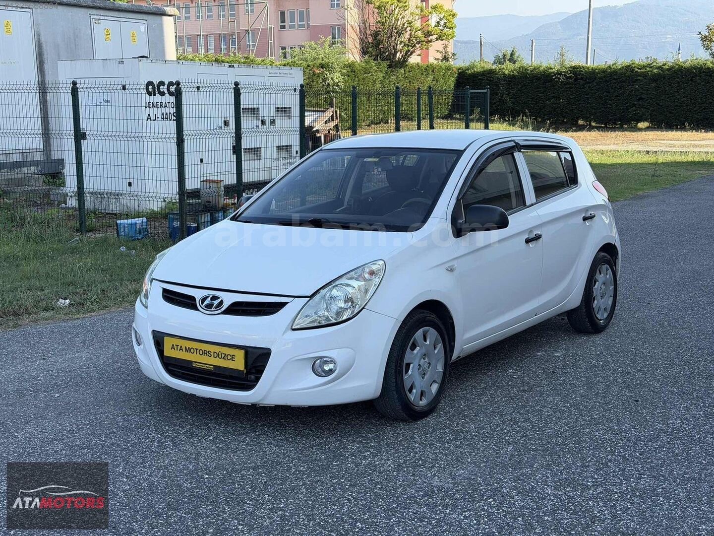 Galeriden Hyundai i20 1.4 CRDi Jump 2012 Model Düzce 340.000 km Beyaz 7
