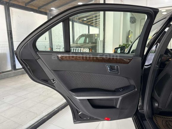 MERCEDES E220 CDİ HATASIZ TEK PARÇA BOYALI