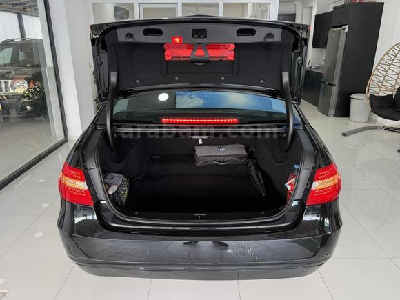 MERCEDES E220 CDİ HATASIZ TEK PARÇA BOYALI