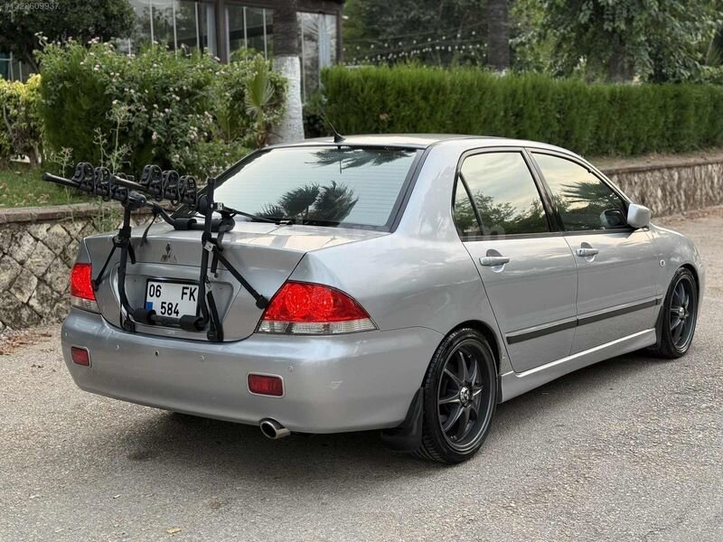 Galeriden Mitsubishi Lancer 1.6 Invite 2004 Model Adana 290.000 km Gri