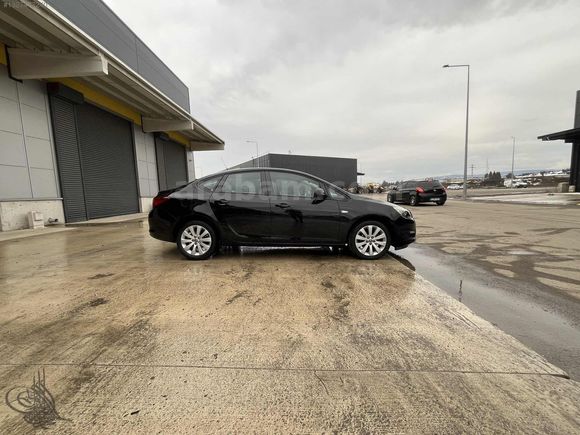OPEL ASTRA 1.4 TURBO HATASIZ VERGİ LEV. 800 BİN KREDİ İMKANI