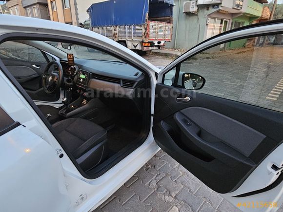 RENAULT CLIO 1.0 SCe JOY