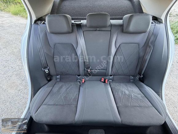 ÜNLÜ GRUP TAN 2023 VW GOLF STYLE CAM TAVAN HATASIZ