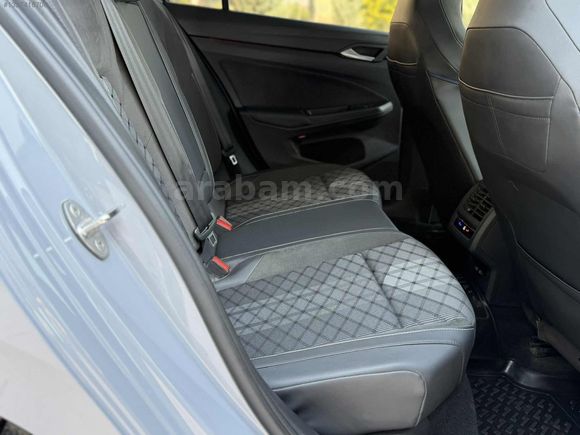 2024 MODEL BOYASIZ SERVİS BAKIMLI 51 BİN KM de R-LİNE GOLF 8.5